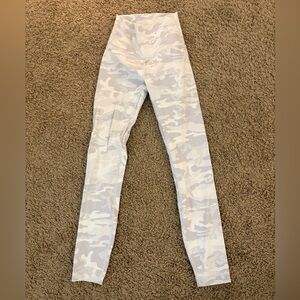 *BRAND NEW* 25” Lululemon Wunder Under high-rise leggings in the Incognito Camo